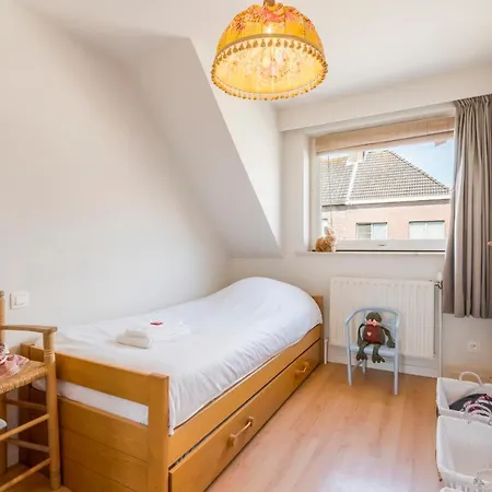 아파트 Spacious, Warm And Updated W Parking & Garden *
