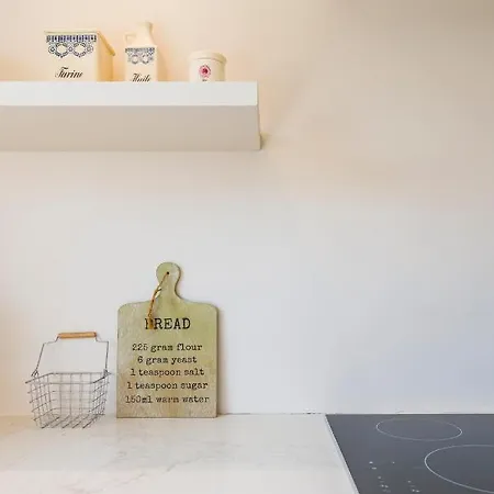 Spacious, Warm And Updated W Parking & Garden 아파트 *