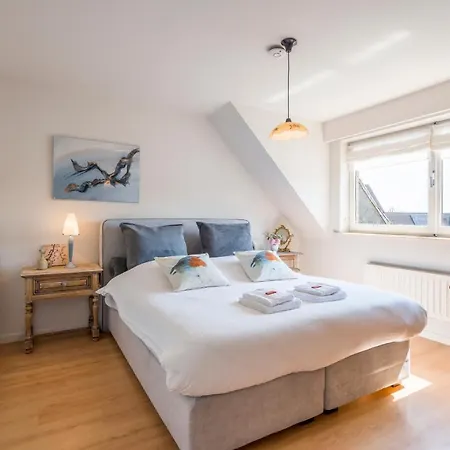 Spacious, Warm And Updated W Parking & Garden 아파트
